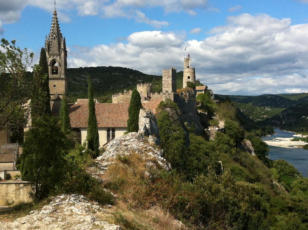 Вилла La Sarrasine Эгез Экстерьер фото
