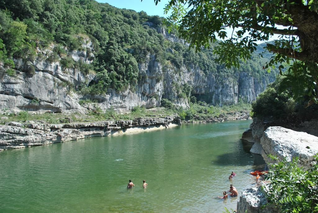 Вилла La Sarrasine Эгез Экстерьер фото
